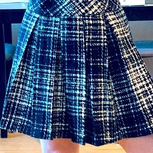 Banana Republic pleated winter skirt - 6 petite